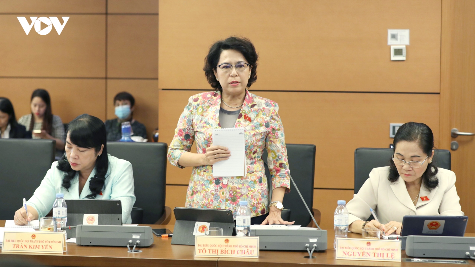 Có những việc địa phương làm được, sao bộ ngành vẫn “ôm”?