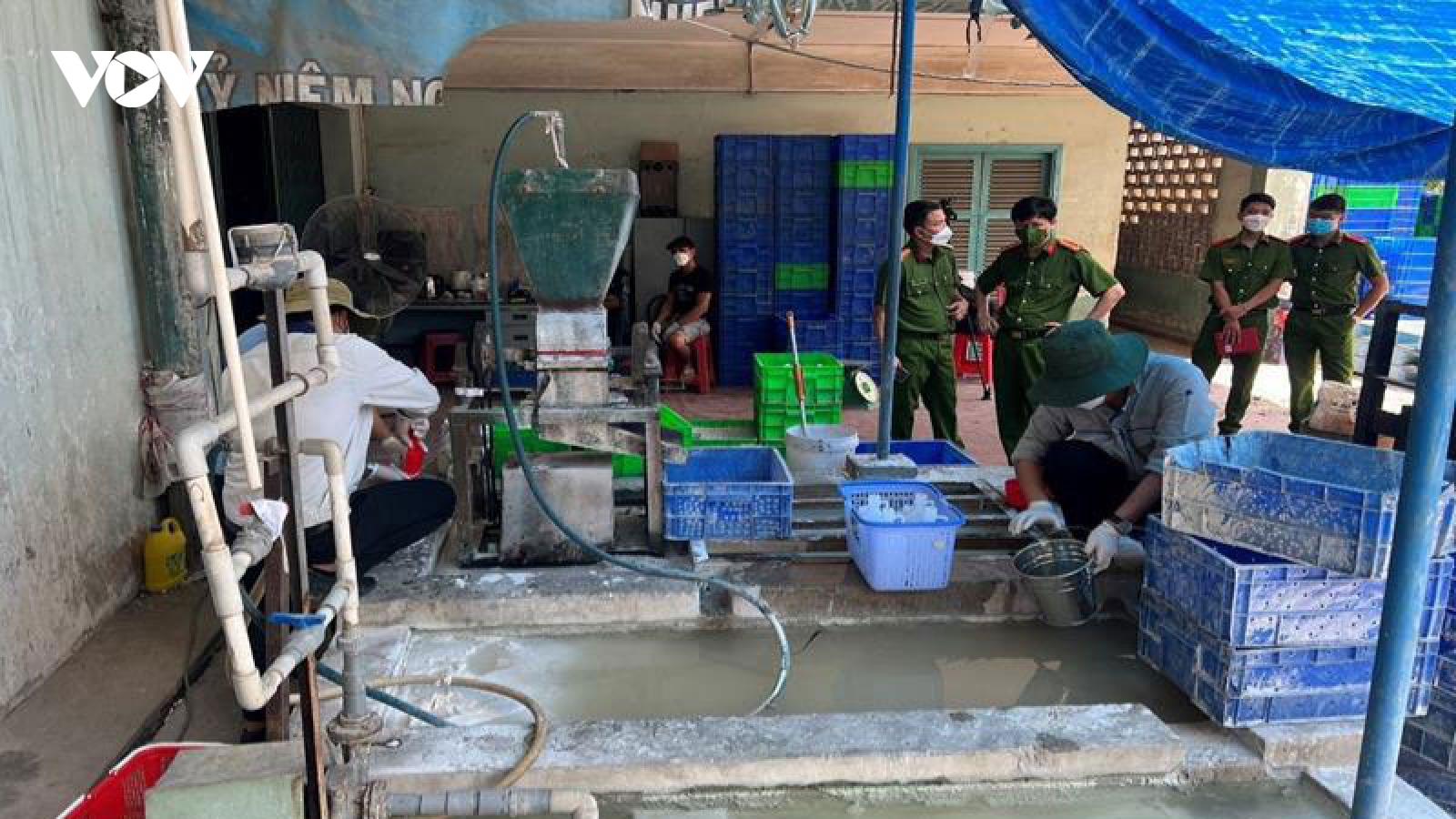 Khởi tố vụ chôn 42 tấn chất thải tại Xí nghiệp của Công ty Bóng đèn Điện Quang
