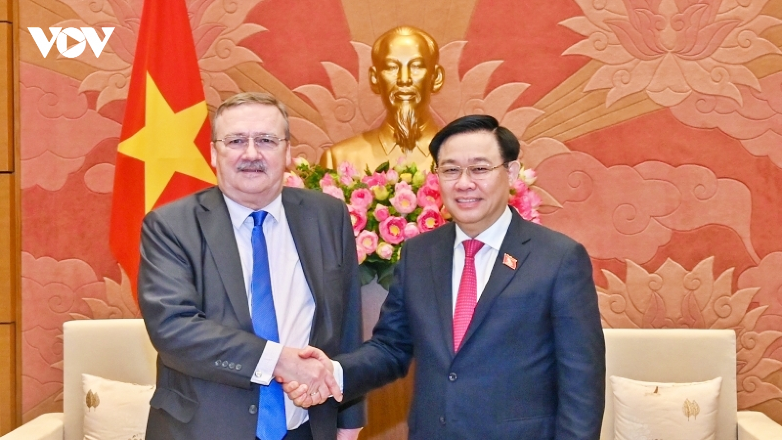 Chủ tịch Quốc hội Vương Đình Huệ tiếp Đại sứ Hungary