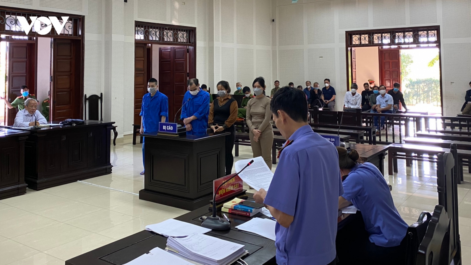 Xin nhận nuôi con rồi bán sang Trung Quốc