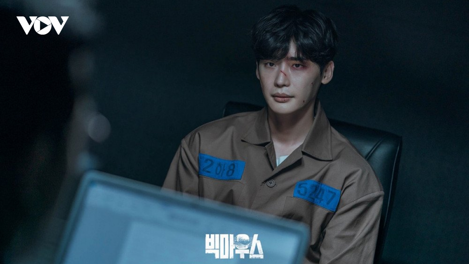 Hé lộ những cảnh quay đầu tiên của Lee Jong Suk trong “Big Mouse”