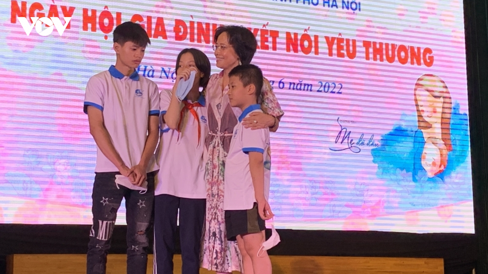 Mẹ đỡ đầu - kết nối yêu thương với những trẻ mồ côi