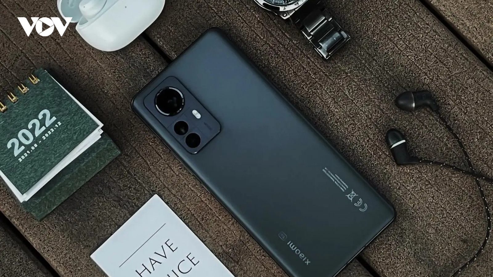 Xiaomi 12T sẽ gây bất ngờ với màn hình ngon hơn iPhone 13 Pro
