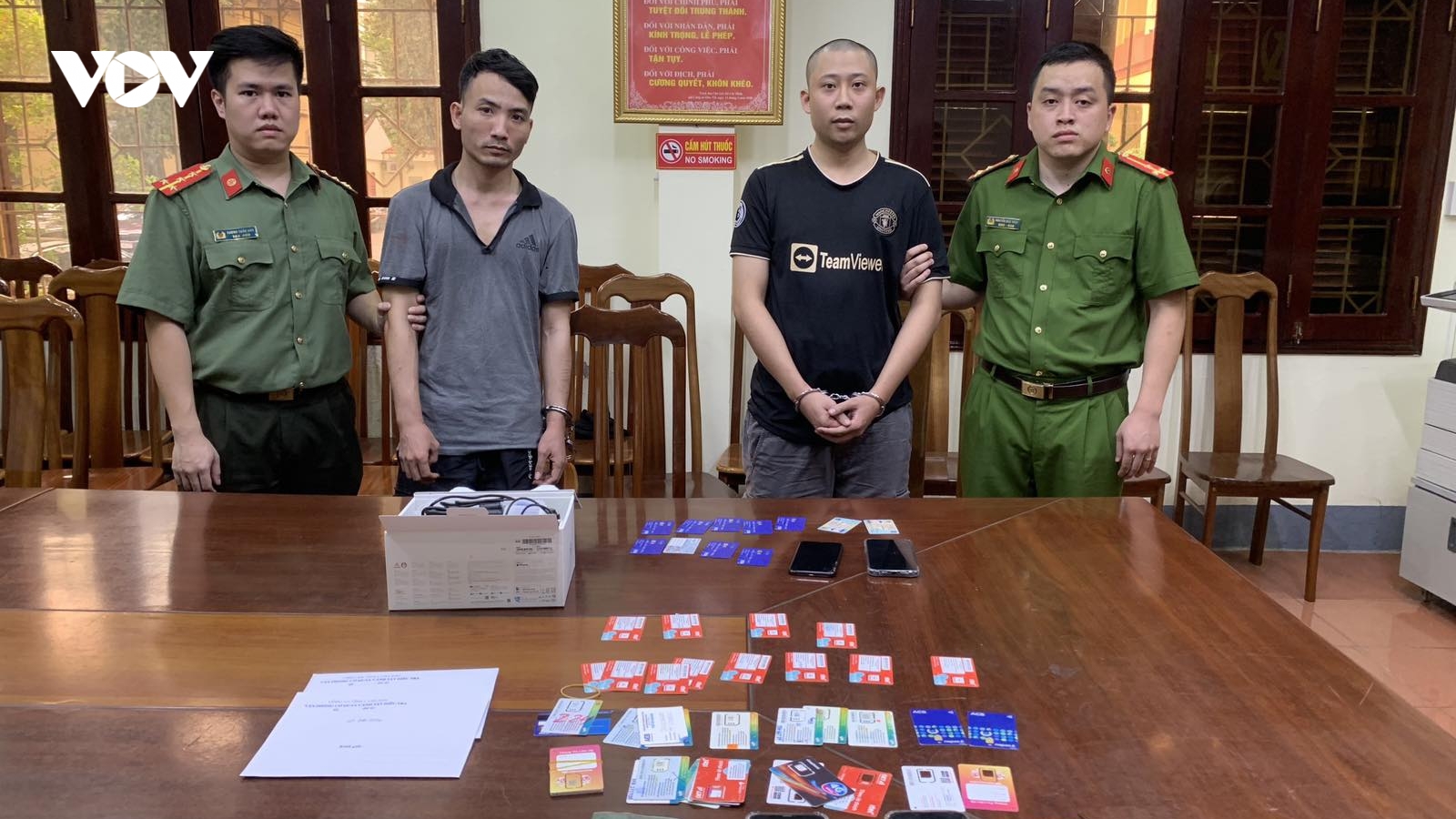 Bắt giữ 2 đối tượng cho thuê tài khoản ngân hàng để chiếm đoạt tài sản