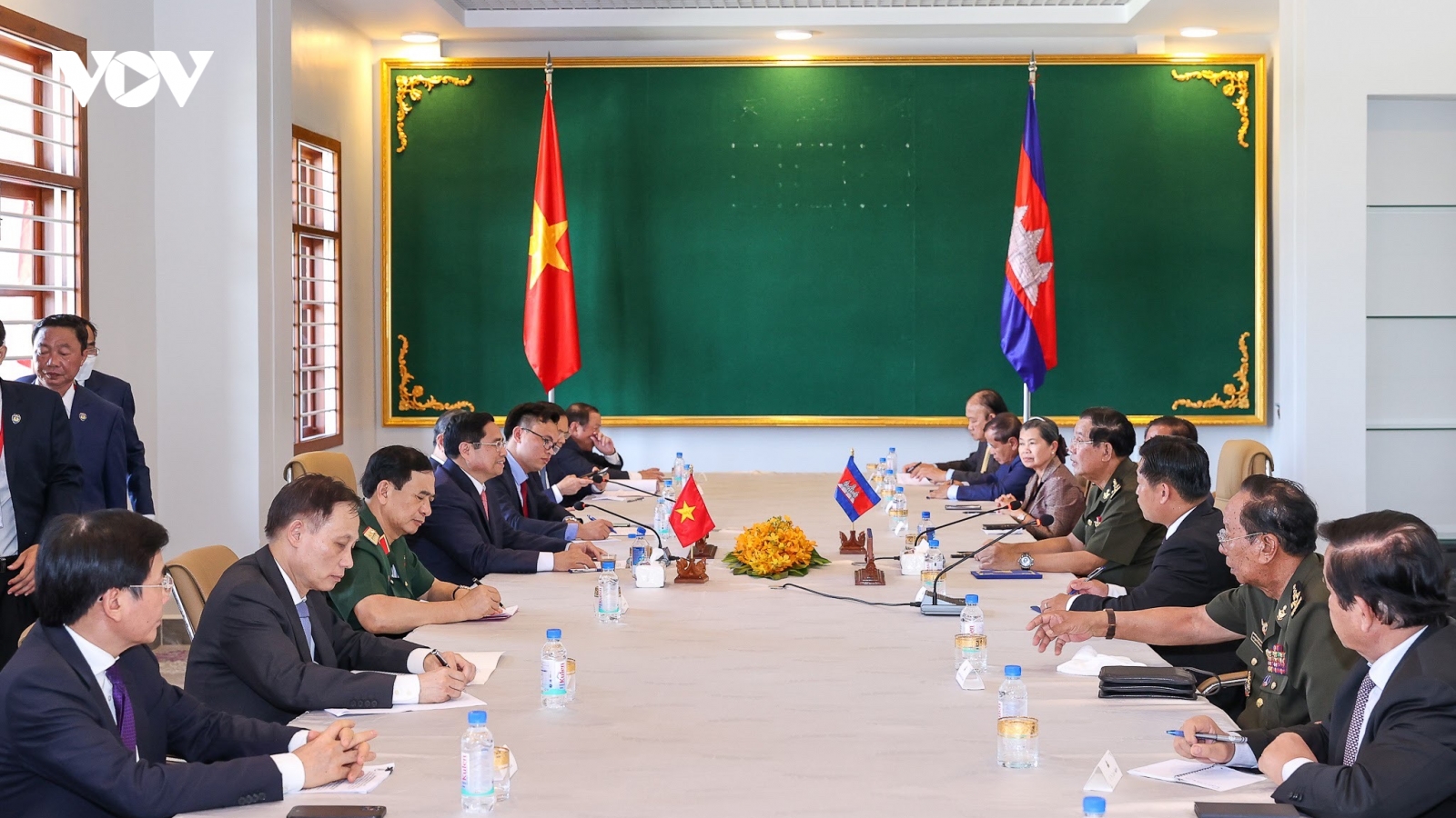 Thủ tướng Phạm Minh Chính gặp Thủ tướng Campuchia Hun Sen