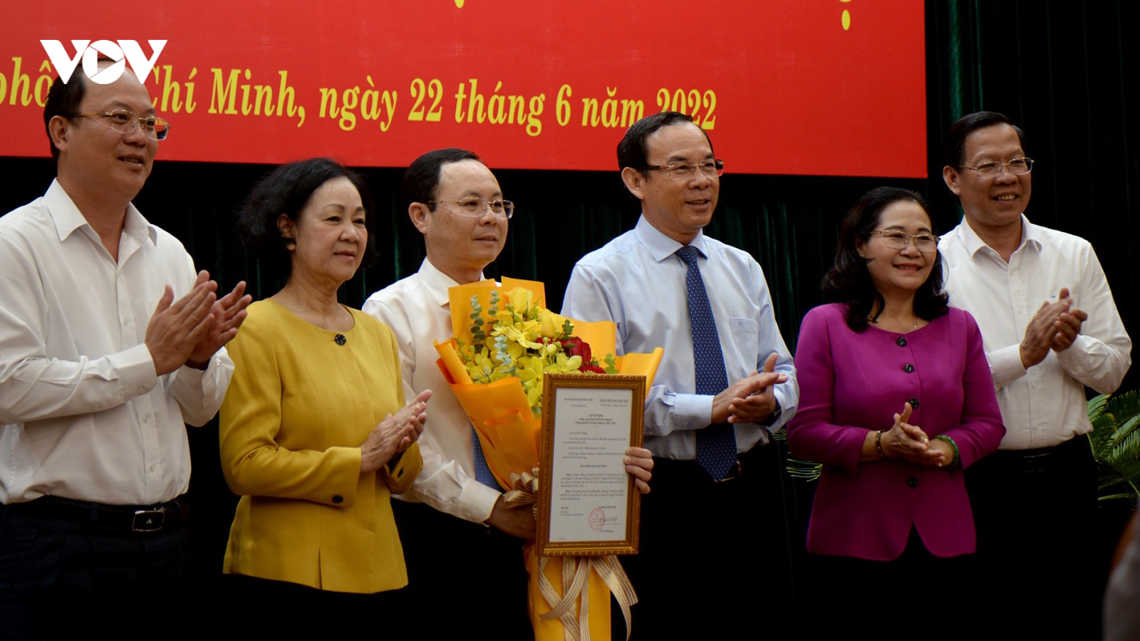 Trao quyết định chuẩn y ông Nguyễn Văn Hiếu giữ chức Phó Bí thư Thành ủy TP.HCM