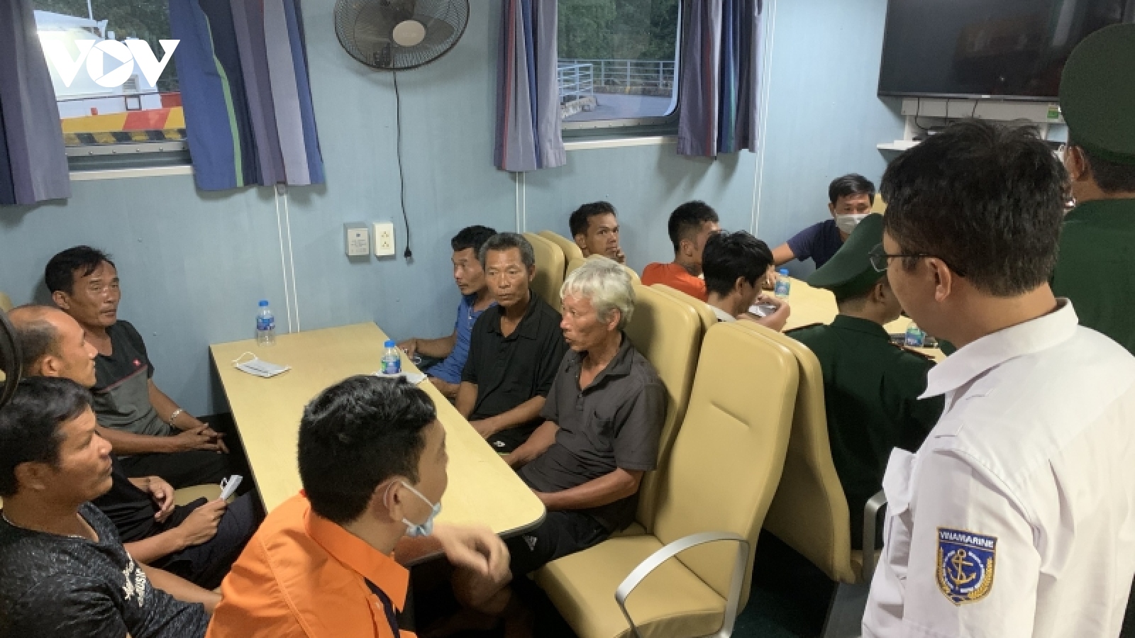 Cứu nạn khẩn cấp 10 người trên tàu bị chìm tại vùng biển Hải Phòng