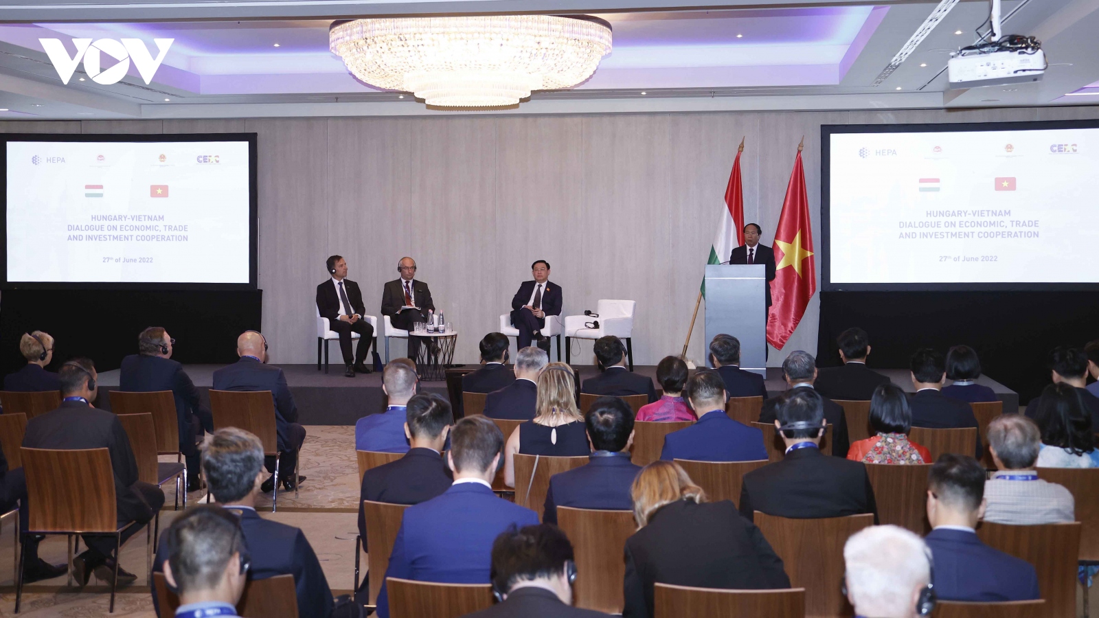 Chủ tịch Quốc hội dự Tọa đàm cấp cao Việt Nam – Hungary về kinh tế và thương mại