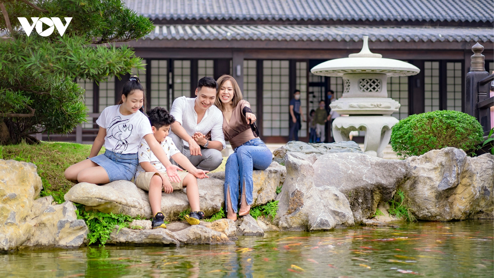 Chuyện showbiz: Diễn viên Mạnh Trường báo tin vui bà xã mang bầu lần 3