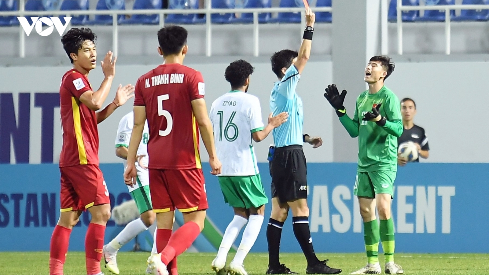 Văn Chuẩn nhận thẻ đỏ, U23 Việt Nam dừng bước ở tứ kết U23 châu Á 2022