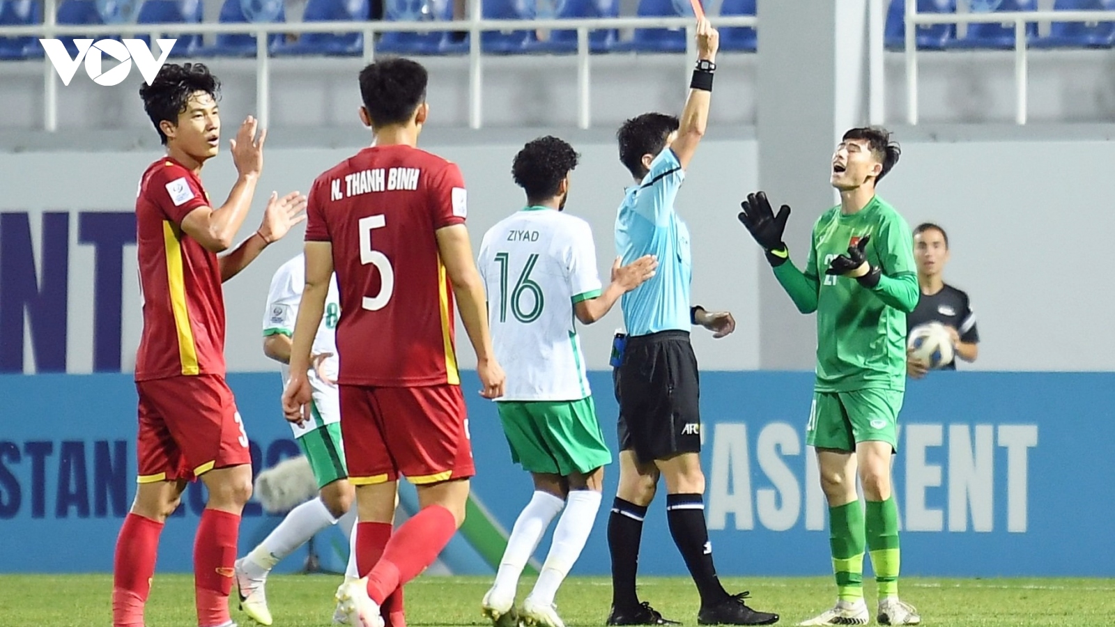 Văn Chuẩn nhận thẻ đỏ, U23 Việt Nam dừng bước ở tứ kết U23 châu Á 2022