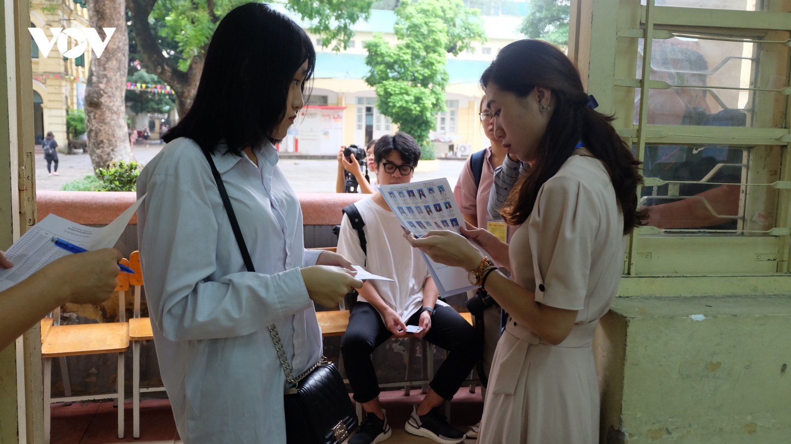 Tuyển sinh lớp 10 Hà Nội: Thí sinh F0 được xét tuyển vào trường công