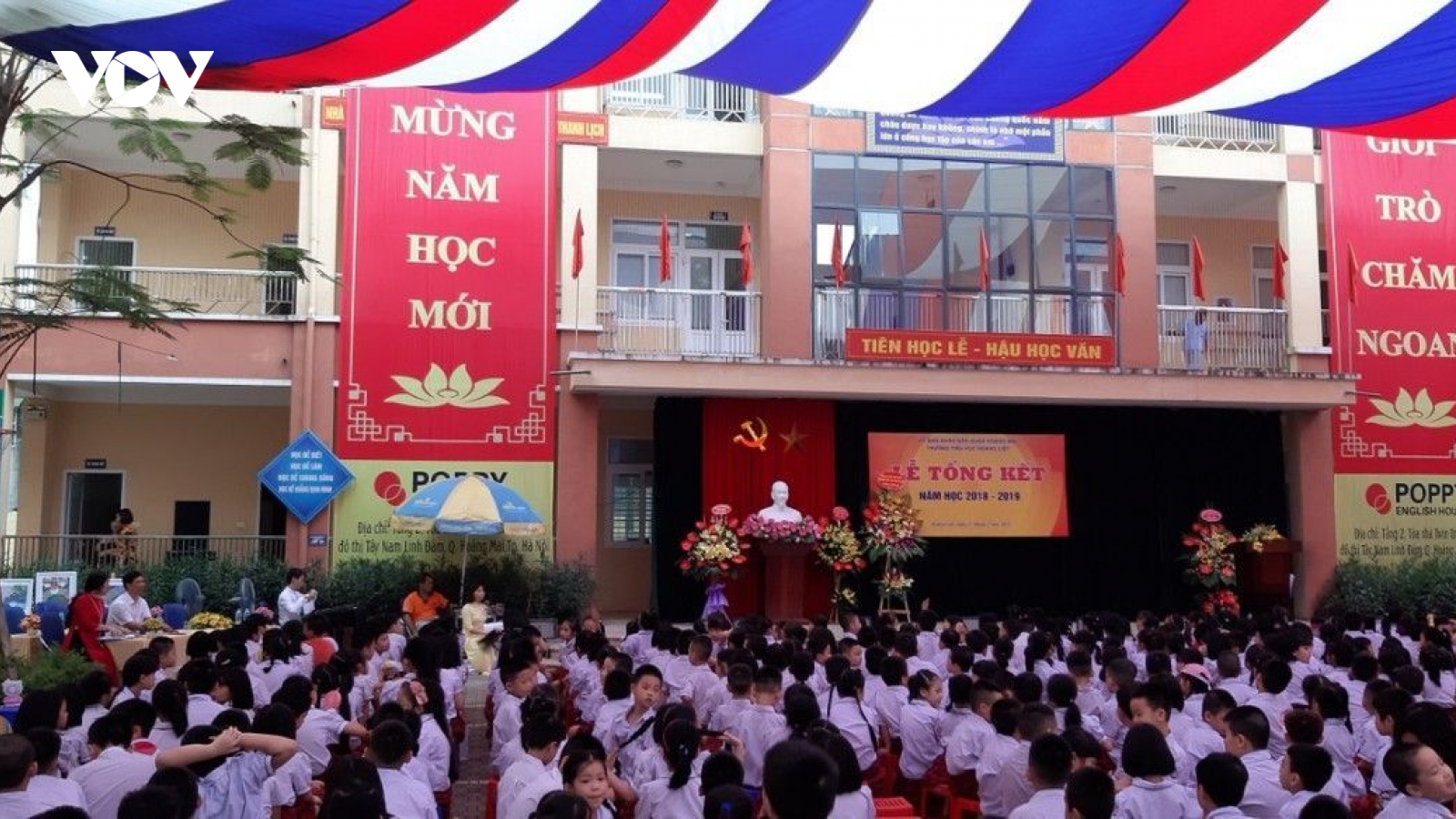 "Đẩy" học sinh đi để trường lên chuẩn quốc gia: Quận Hoàng Mai yêu cầu họp phụ huynh ngay