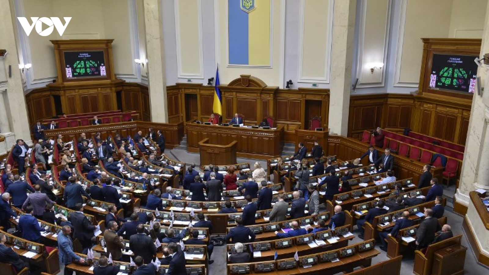 Lệnh cấm nam giới độ tuổi nhập ngũ rời Ukraine đã được trình lên Quốc hội