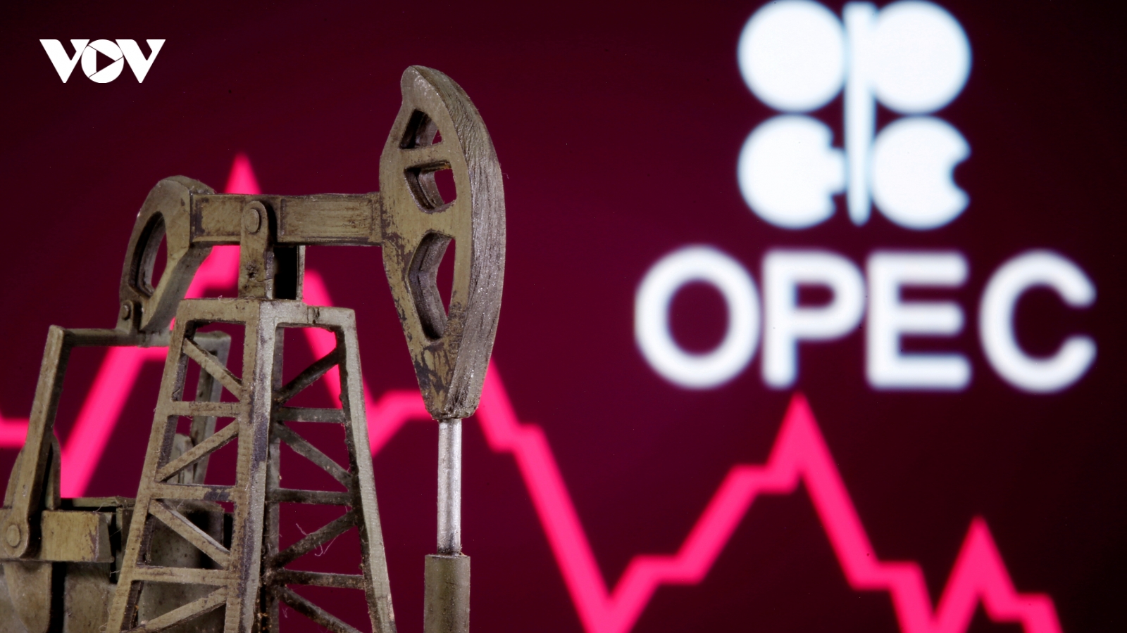 OPEC+ nhất trí tăng sản lượng dầu thô lên 648.000 thùng/ngày
