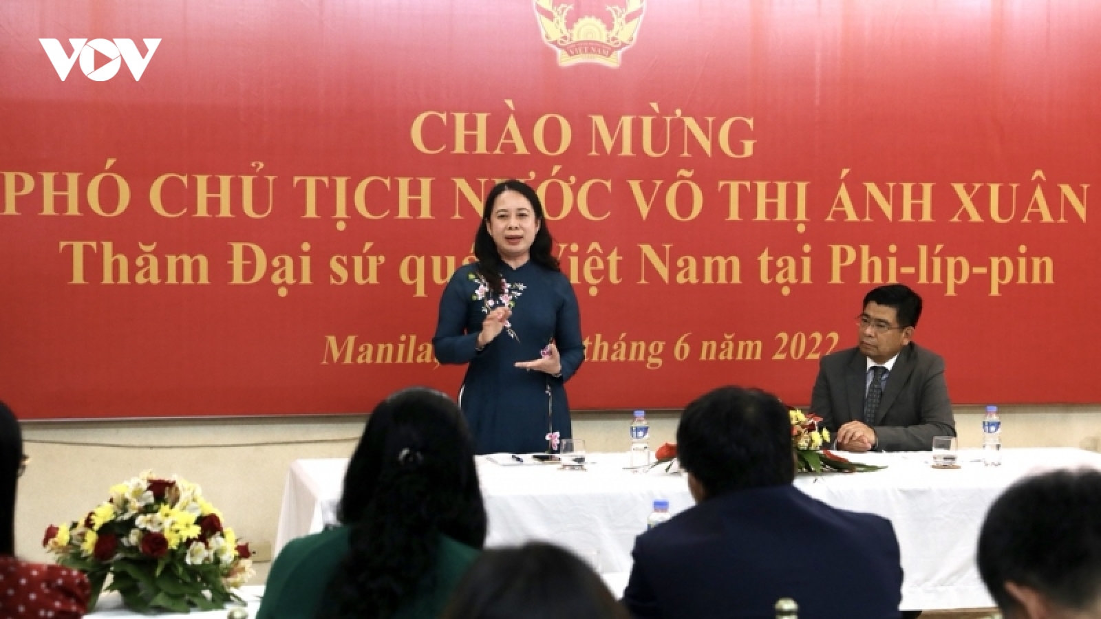 Bà Võ Thị Ánh Xuân thăm và gặp gỡ cán bộ nhân viên ĐSQ Việt Nam tại Philippines