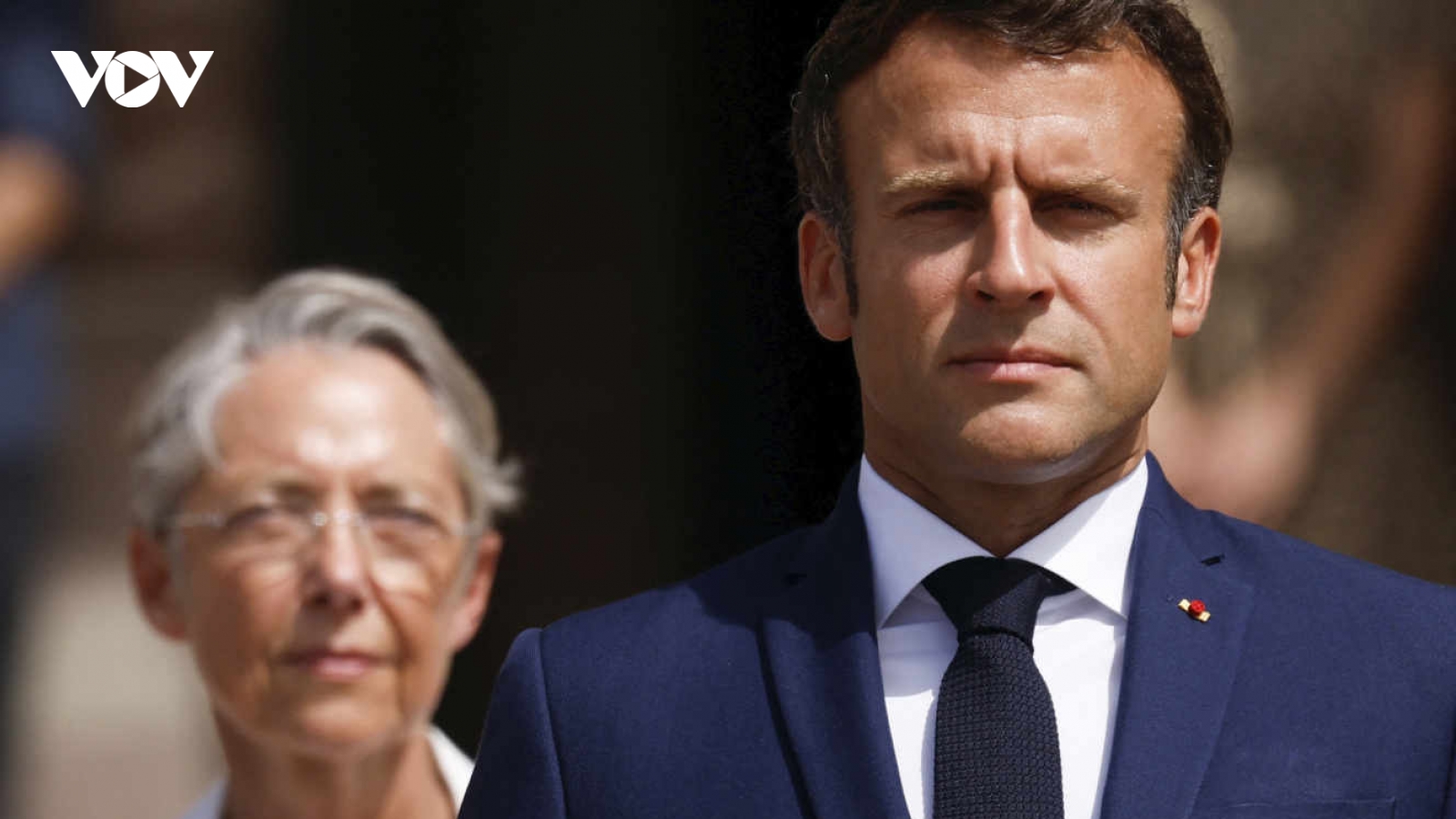 Tổng thống Pháp Macron tìm cách tháo ngòi nổ khủng hoảng chính trị