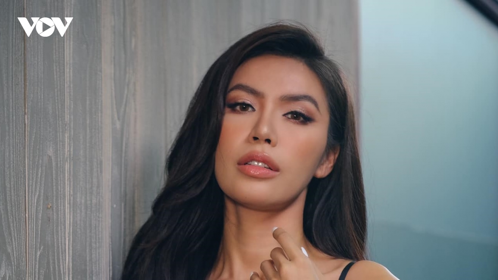Siêu mẫu Minh Tú bênh vực Lê Bống sau màn catwalk bị cho là "thảm họa"