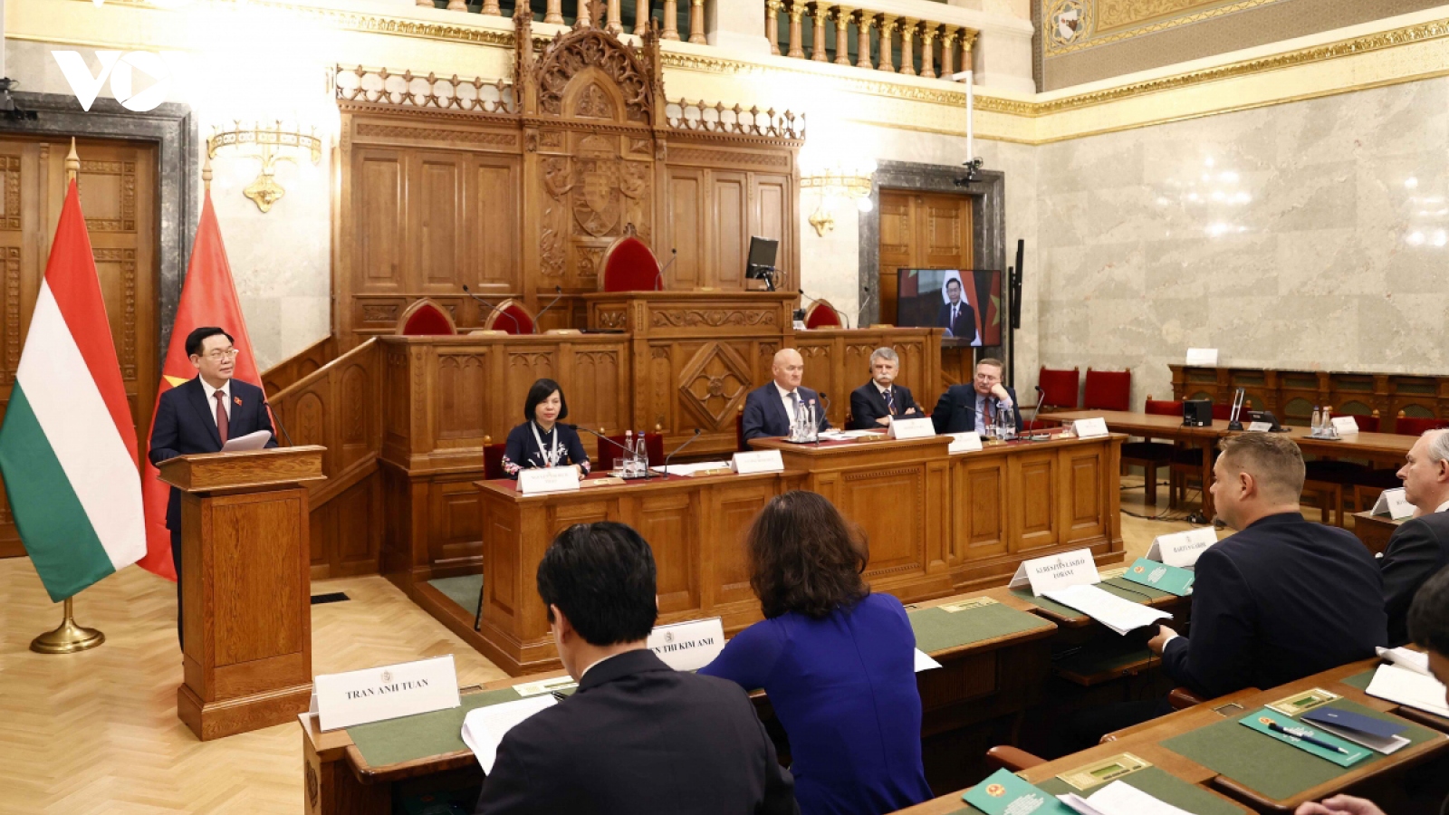 Vietnam, Hungary share legislation experience in climate change response