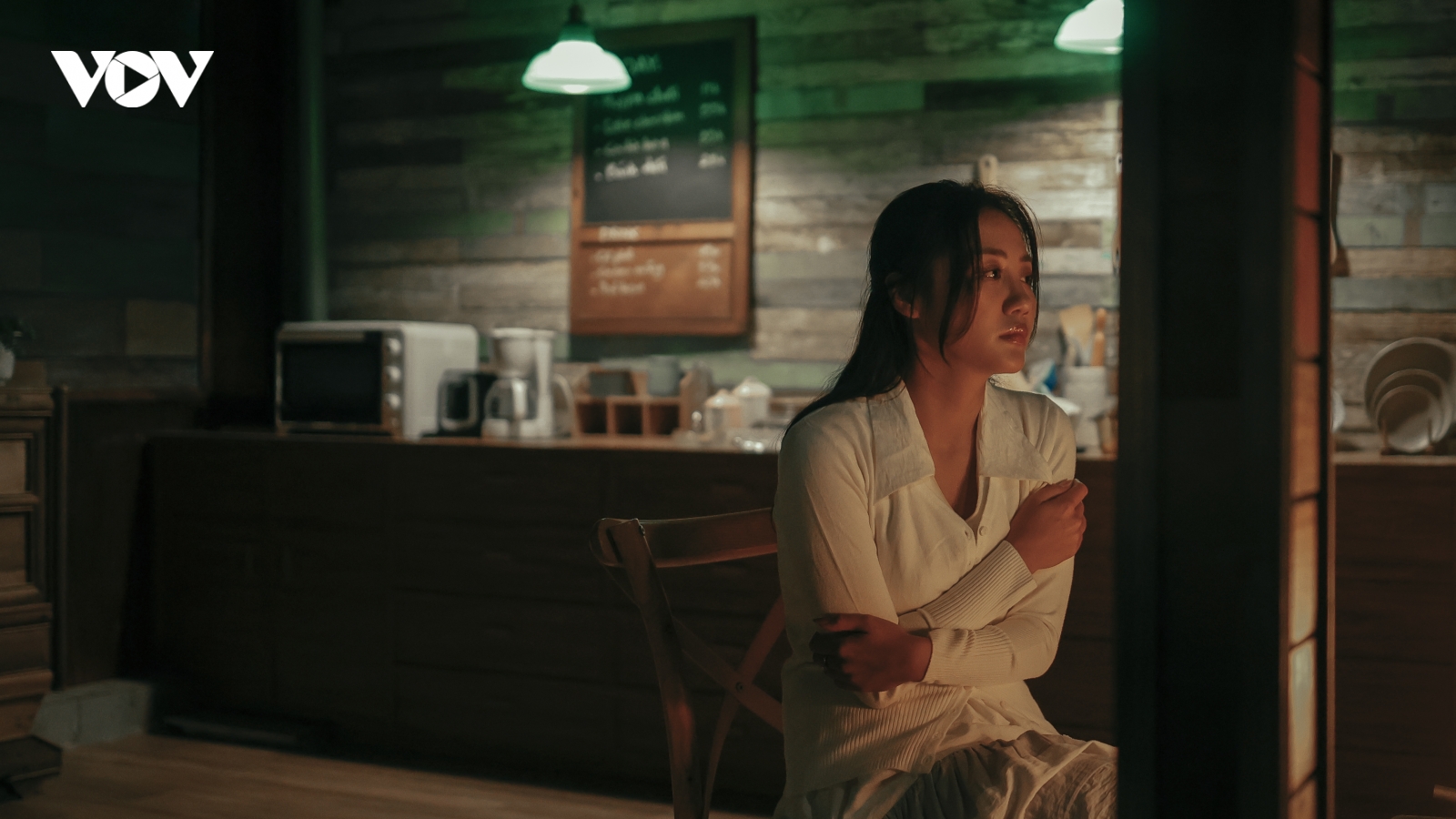 Văn Mai Hương hé lộ teaser ca khúc mới khiến fan "đứng ngồi không yên"