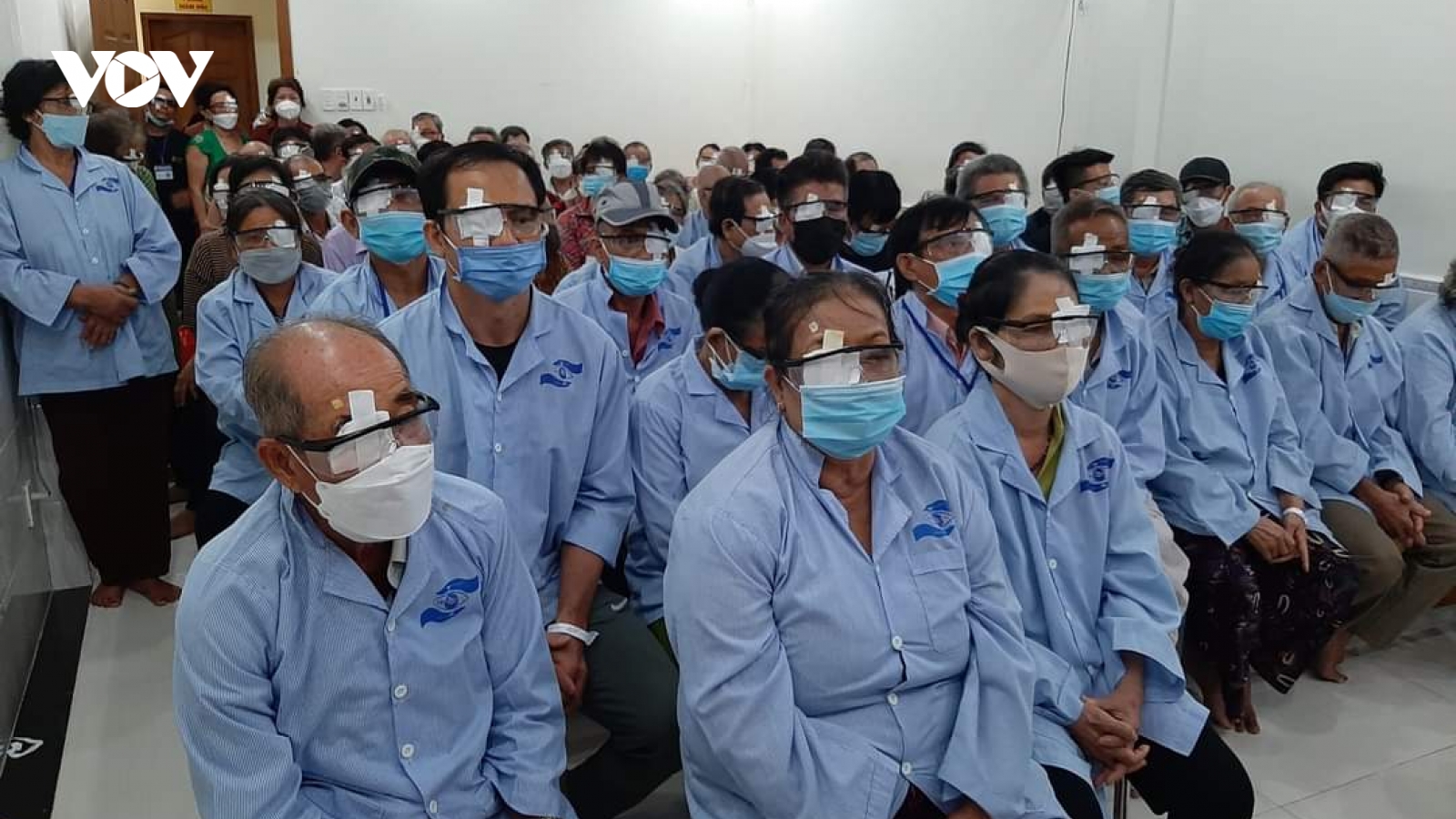 Giải pháp nào cho tình trạng bệnh viện thiếu thuốc và thiết bị y tế?