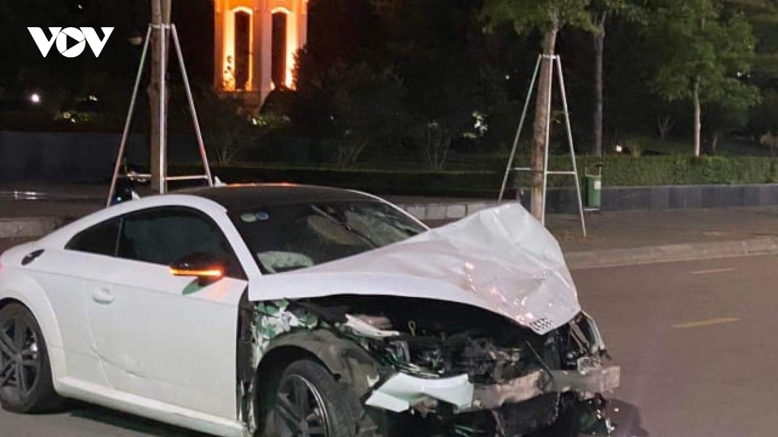 Tài xế Audi gây tai nạn nghiêm trọng, 3 người trong 1 gia đình tử vong tại chỗ
