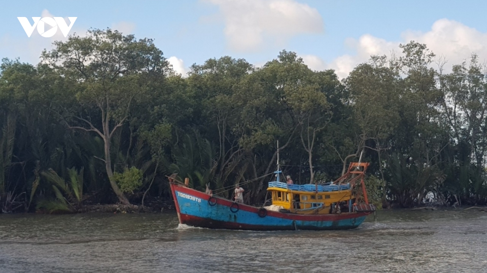 Hơn 950 tàu cá đã vào bờ, tìm nơi trú bão số 1 an toàn