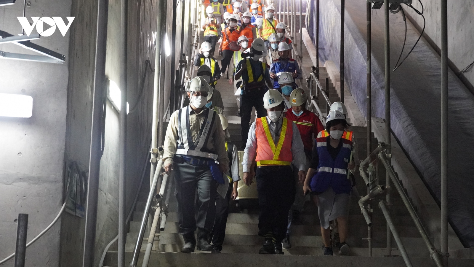 Hình ảnh bên trong nhà ga ngầm Bến Thành của tuyến Metro số 1