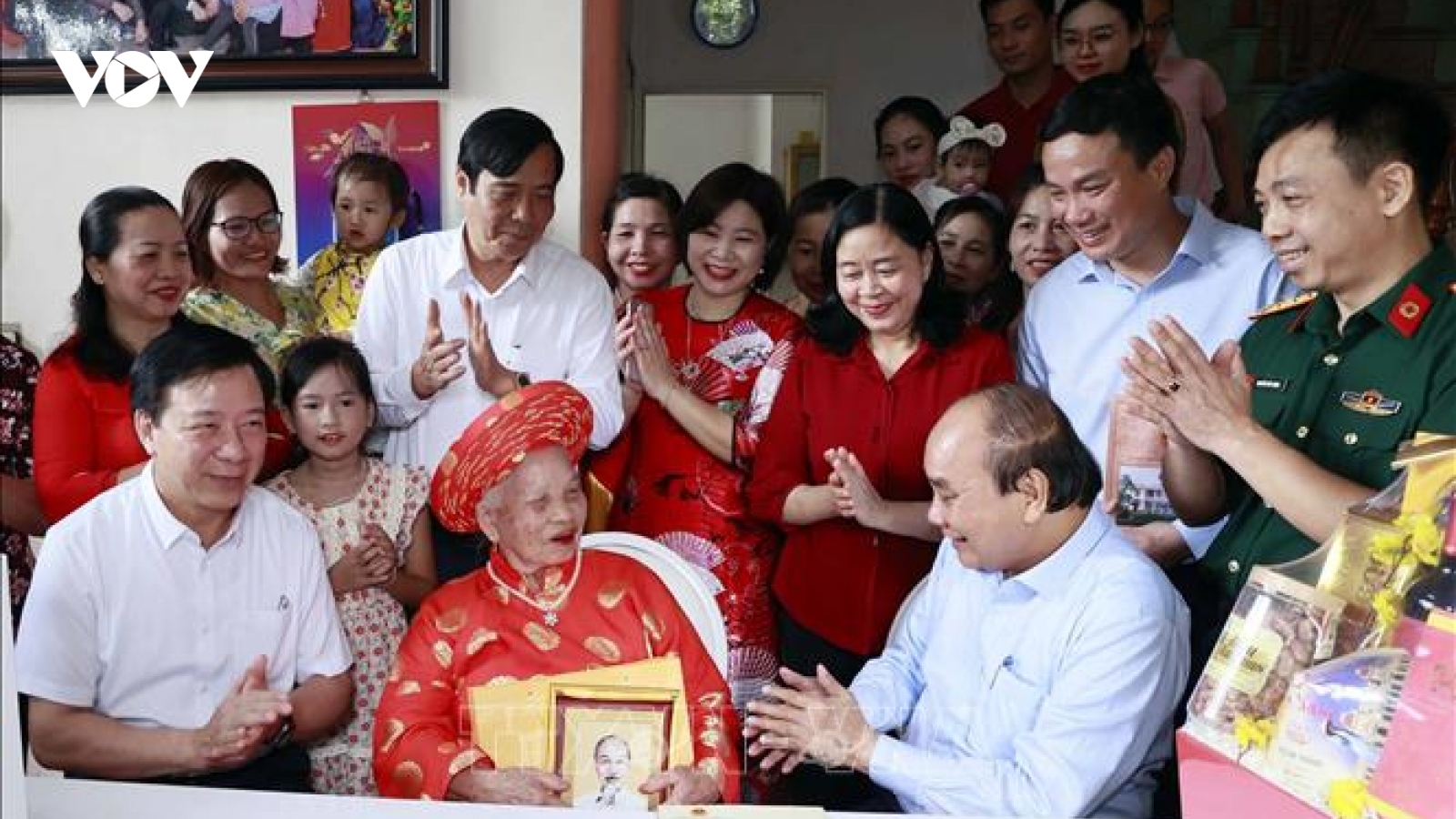 Chủ tịch nước Nguyễn Xuân Phúc thăm, tặng quà Hội Người cao tuổi Hải Dương