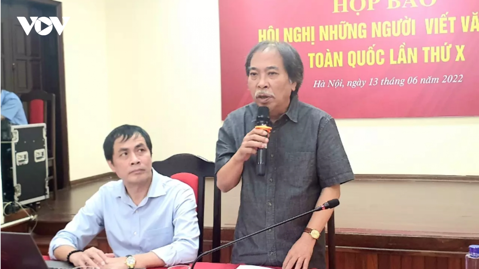 Hà Nội hỗ trợ vé máy bay cho đại biểu, Hội Nhà văn từ chối vì quá muộn