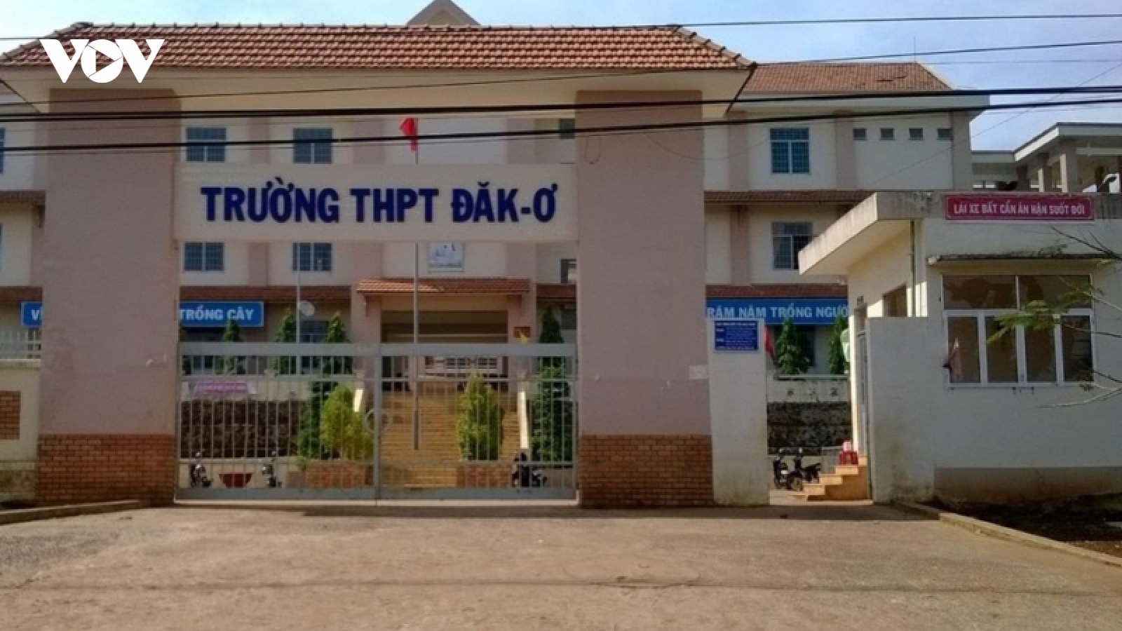 Điều tra nguyên nhân hiệu trưởng trường cấp 3 ở Bình Phước tử vong