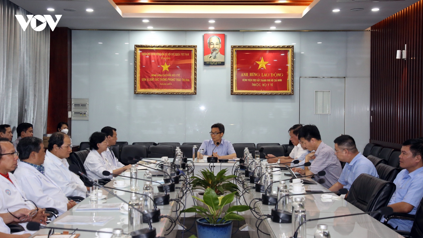 Thiếu thuốc và trang thiết bị y tế, Bệnh viện Chợ Rẫy đề xuất giải pháp
