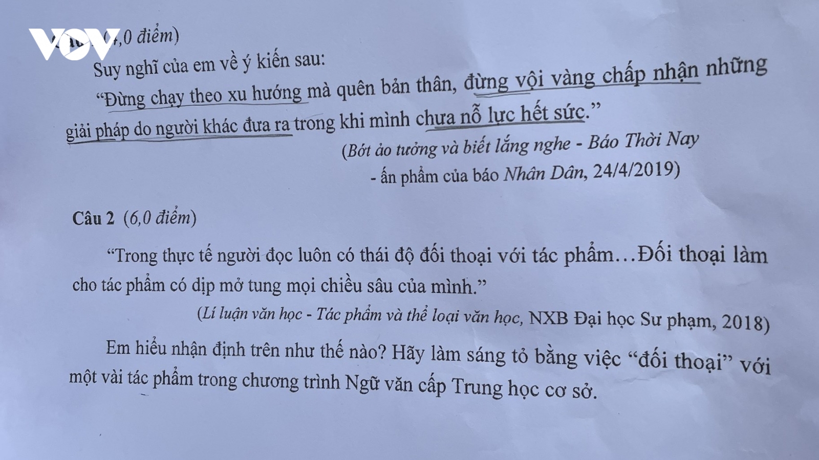 Đề chuyên Văn vào 10 của Hà Nội hỏi về việc chạy theo xu hướng quên mất bản thân