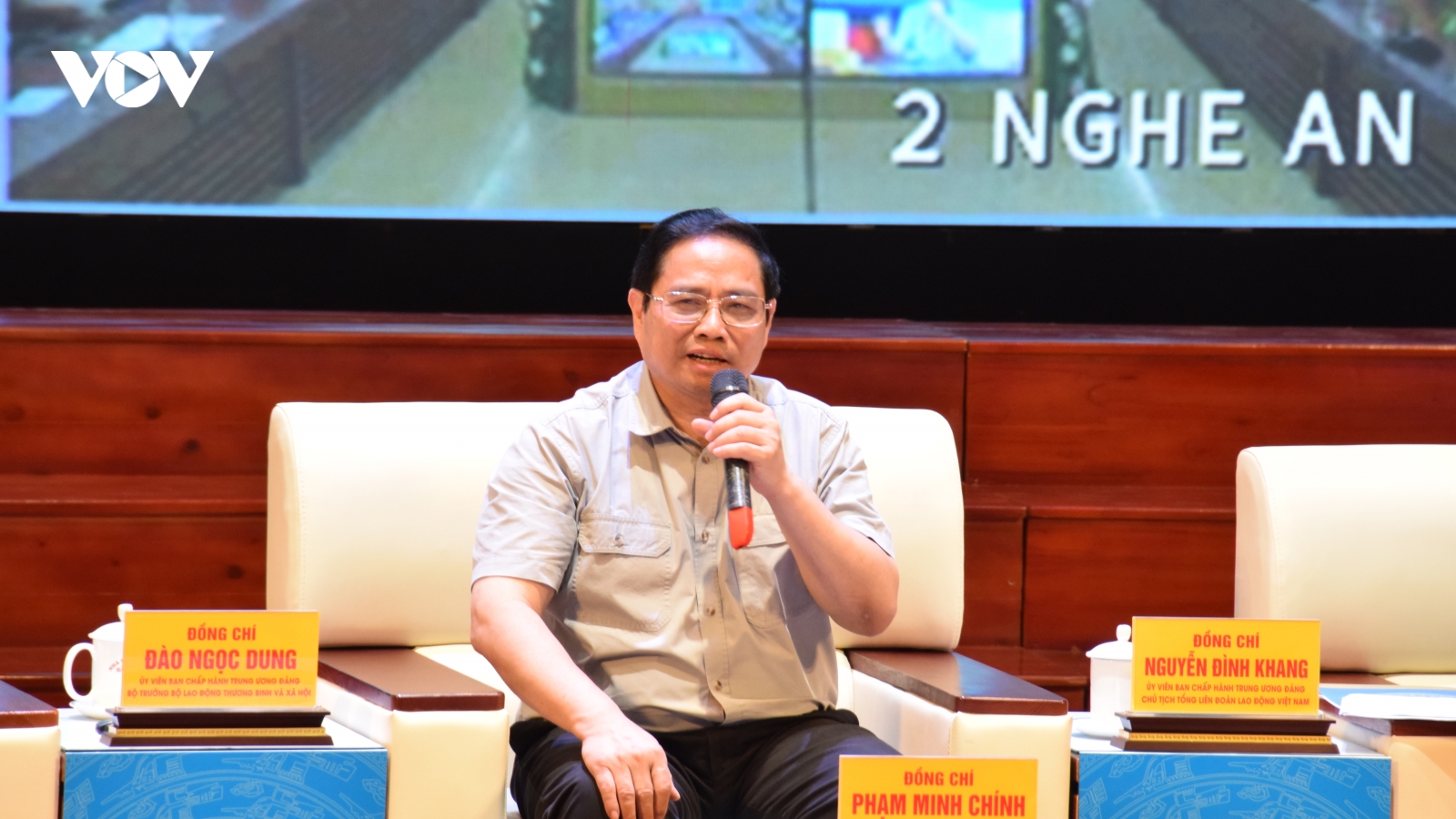 Thủ tướng đề nghị lãnh đạo các đơn vị làm rõ các vấn đề công nhân quan tâm