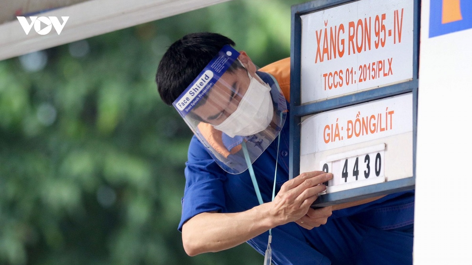 Bộ Tài chính đề xuất giảm thuế tiêu thụ đặc biệt và thuế VAT đối với xăng dầu