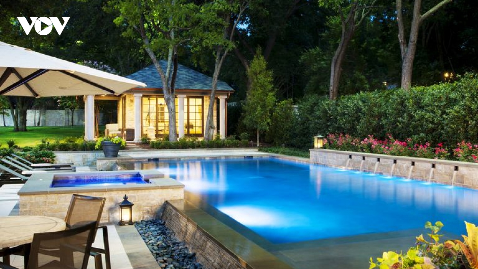 Ý tưởng bể bơi tuyệt đẹp cho sân sau như một ốc đảo