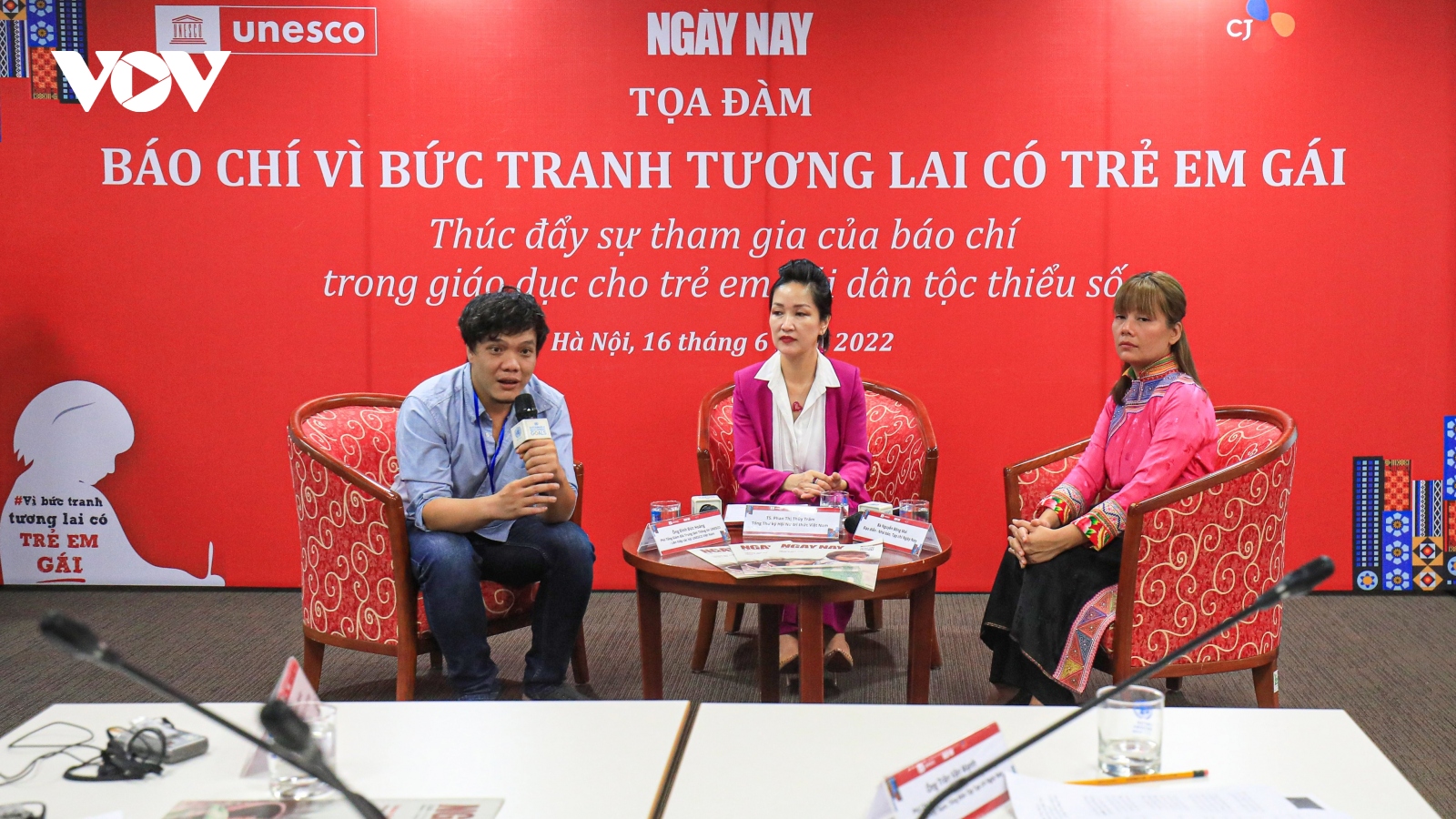 Báo chí vì bức tranh tương lai có trẻ em gái