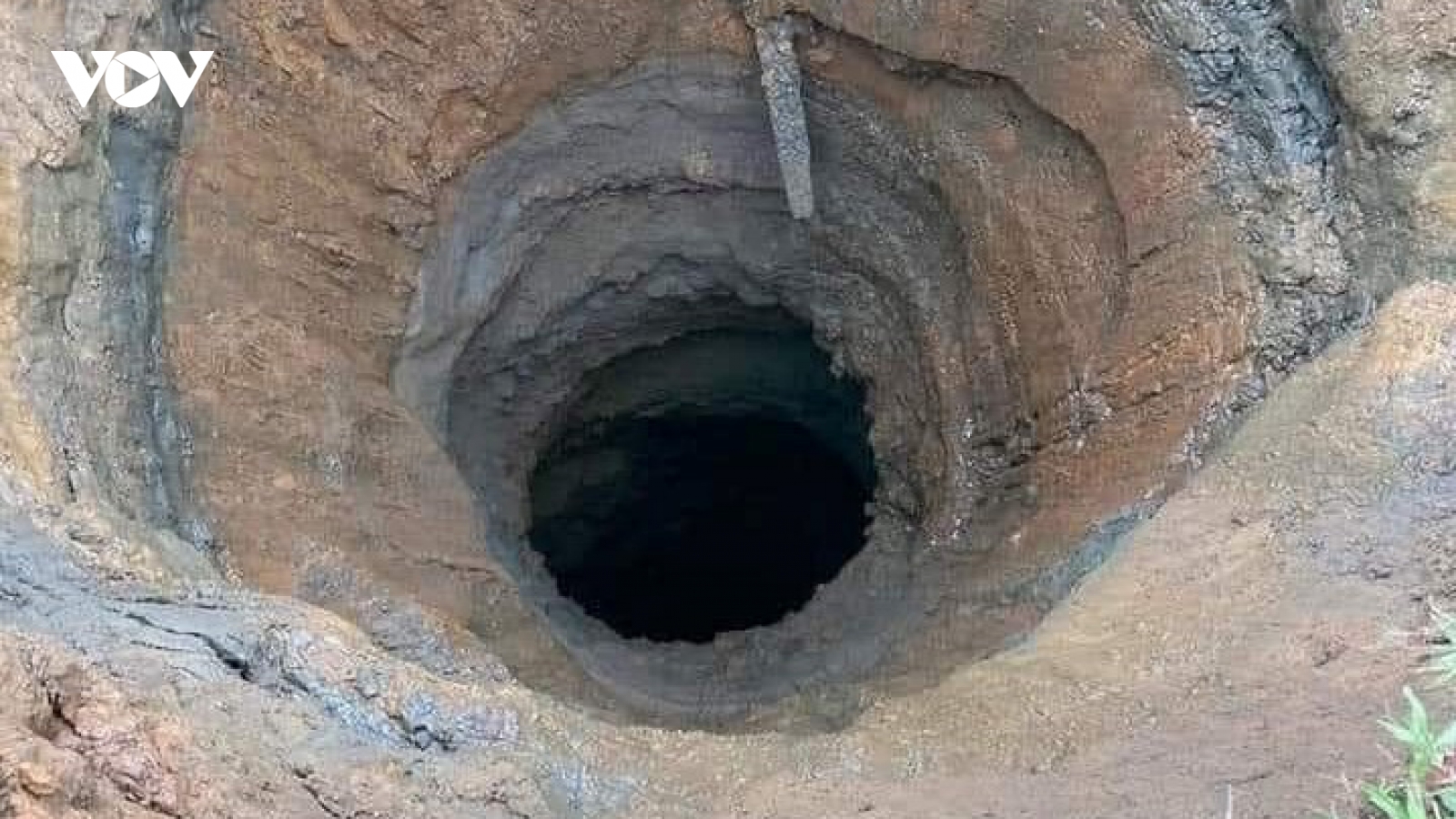 Nghệ An: “Sụt lún ở Quỳ Hợp là do tụt mạch nước ngầm”