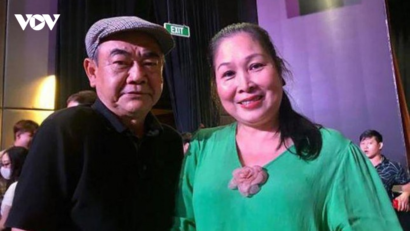 Chuyện showbiz: NSND Hồng Vân bị chỉ trích vì thương cảm Hữu Tín