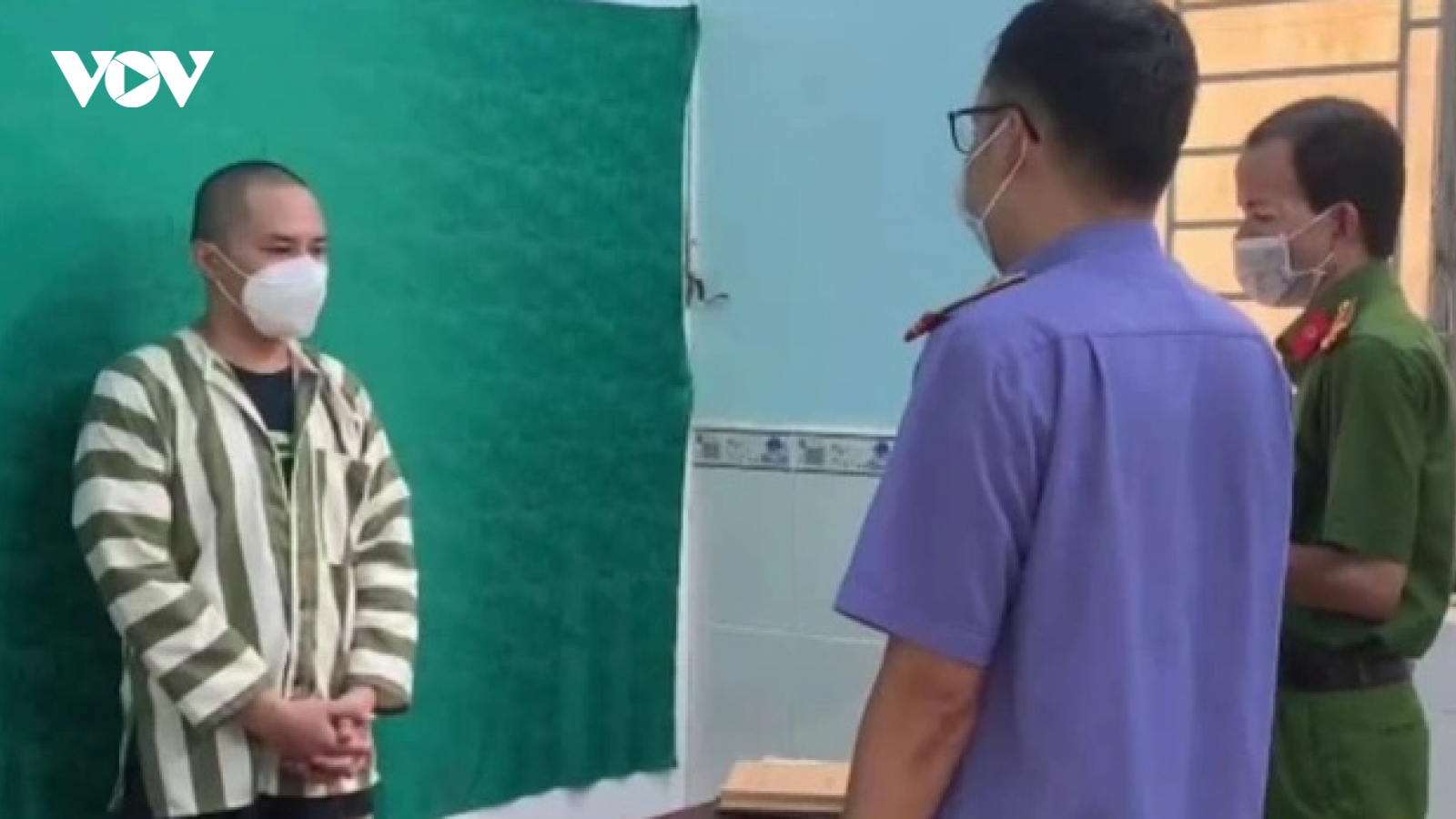 Diễn viên hài Hữu Tín nhai nuốt nửa viên thuốc lắc
