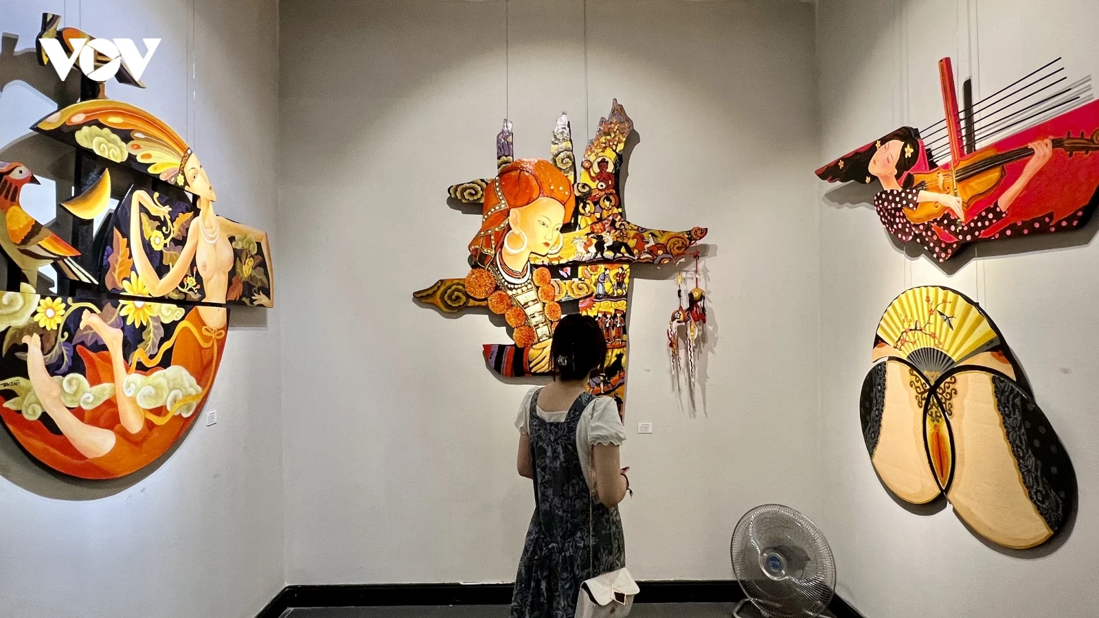 Khai mạc triển lãm tranh của 8 hoạ sỹ nhóm "Hành trình" 