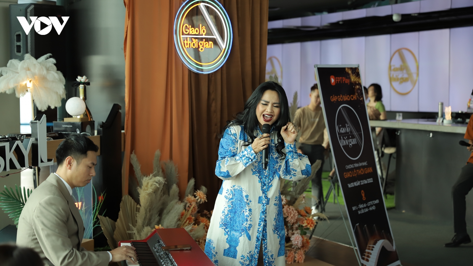 Diva Thanh Lam kết hợp Bùi Công Nam trong "Giao lộ thời gian"