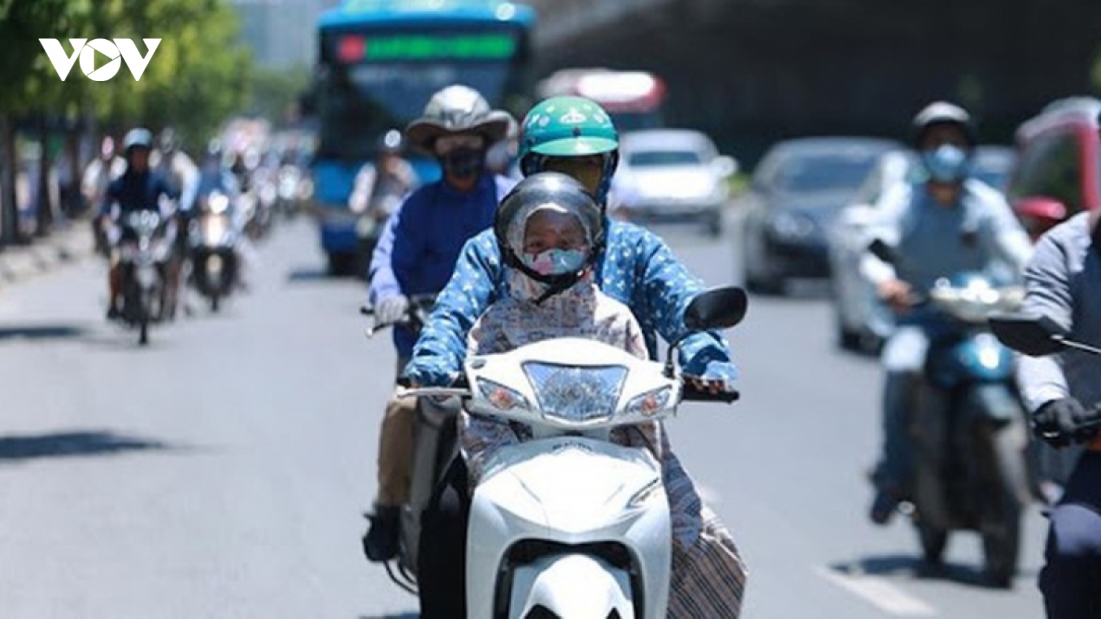 Thời tiết 22/6: Nắng nóng gay gắt diện rộng, Hà Nội chiều tối có mưa rào
