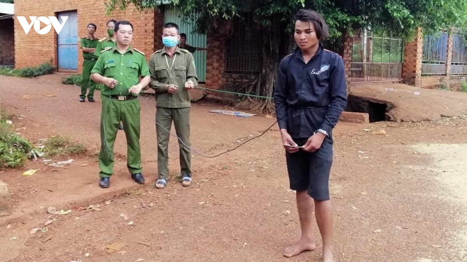 Tạm giữ hình sự nghi phạm giết người vì điếu thuốc lá