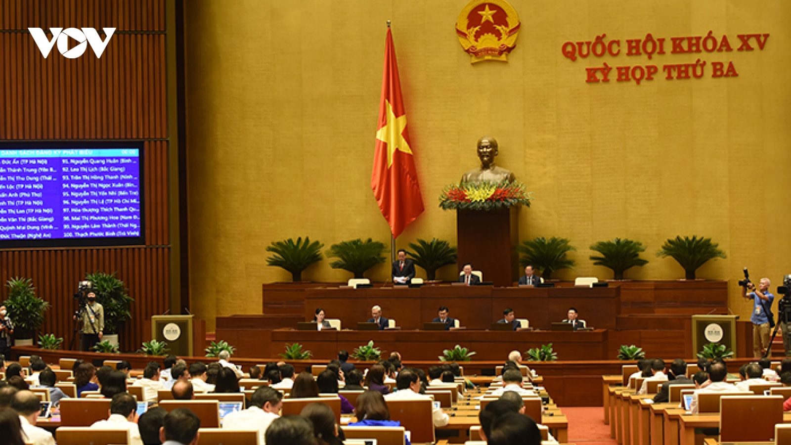 ĐBQH "hiến kế" hạ nhiệt giá xăng dầu, kiềm chế lạm phát