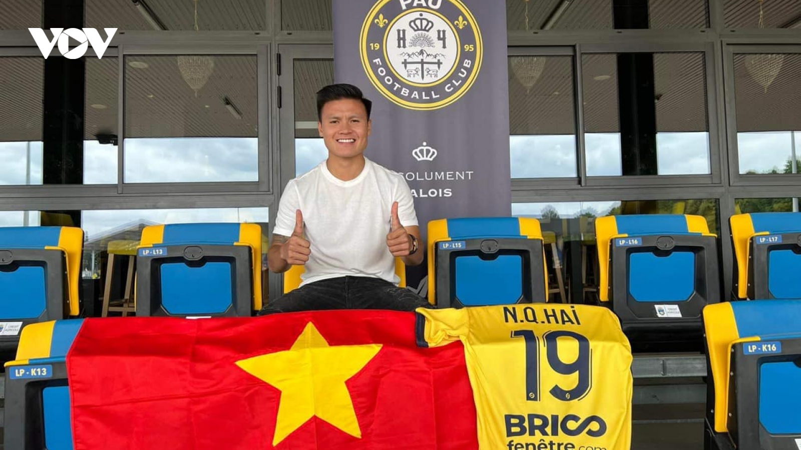 Chính thức: Quang Hải gia nhập Pau FC, nhận áo số 19 quen thuộc