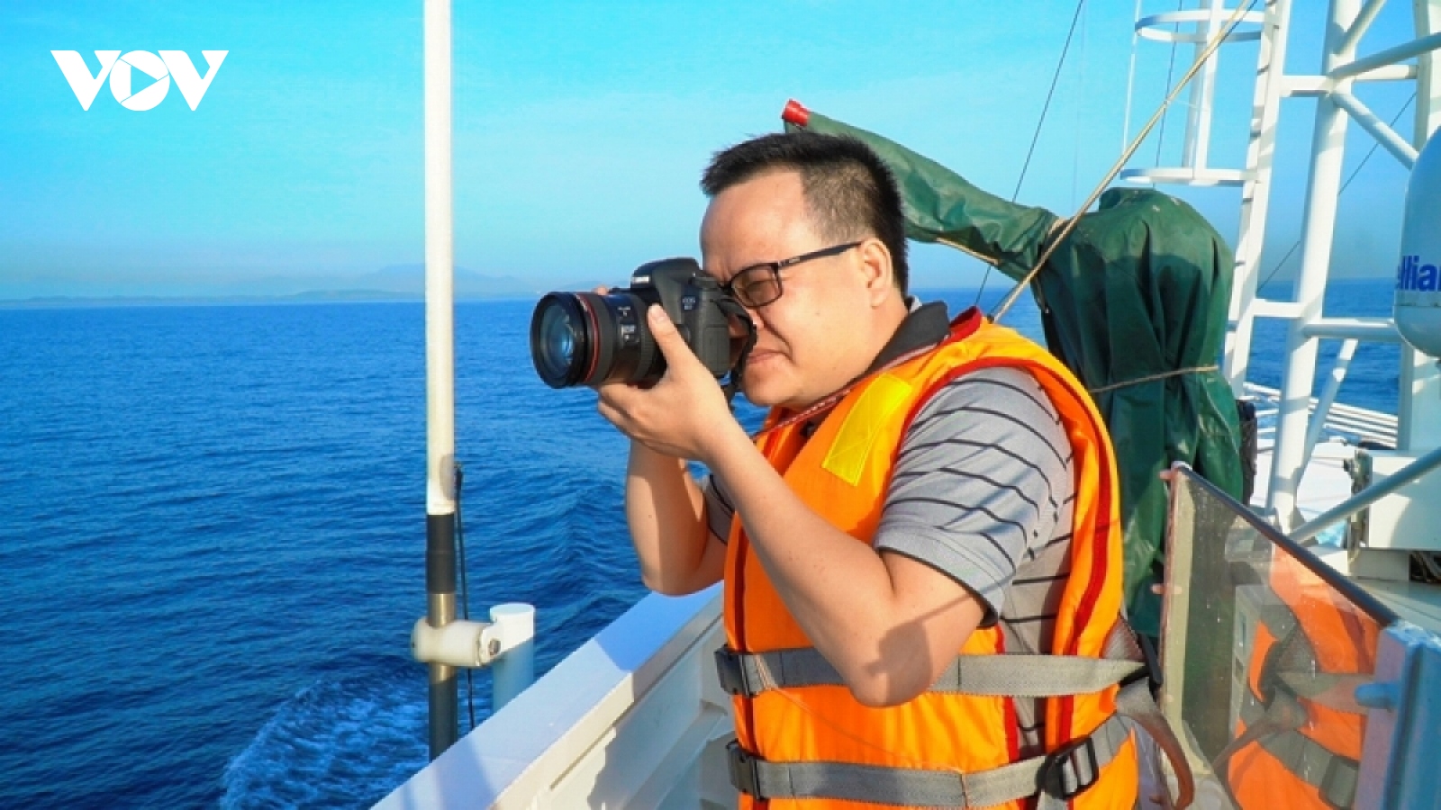 When journalists work at sea, on islands