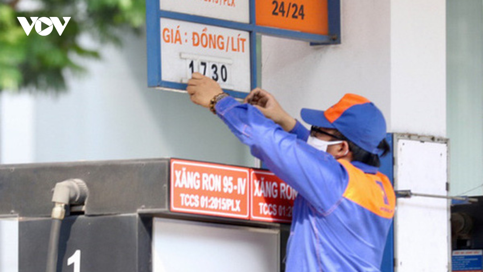 Bộ trưởng Bộ Tài chính: “Giảm tiếp thuế để kìm giá có thể dẫn tới buôn lậu xăng dầu”