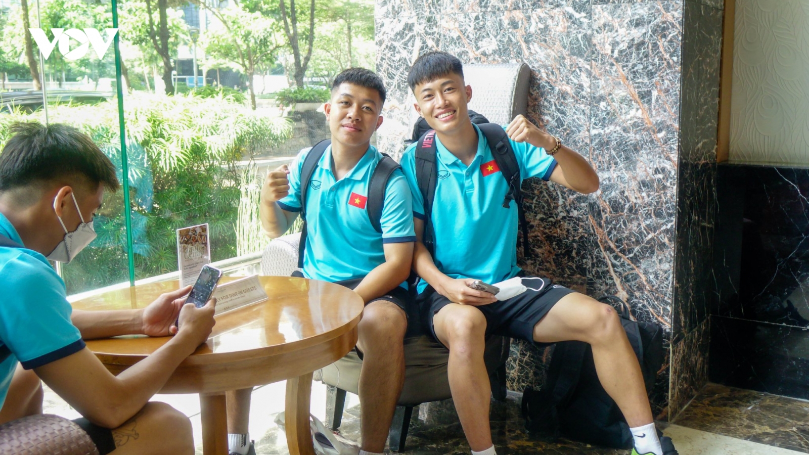 U19 Việt Nam đặt chân tới Indonesia sau hành trình kéo dài 19 tiếng