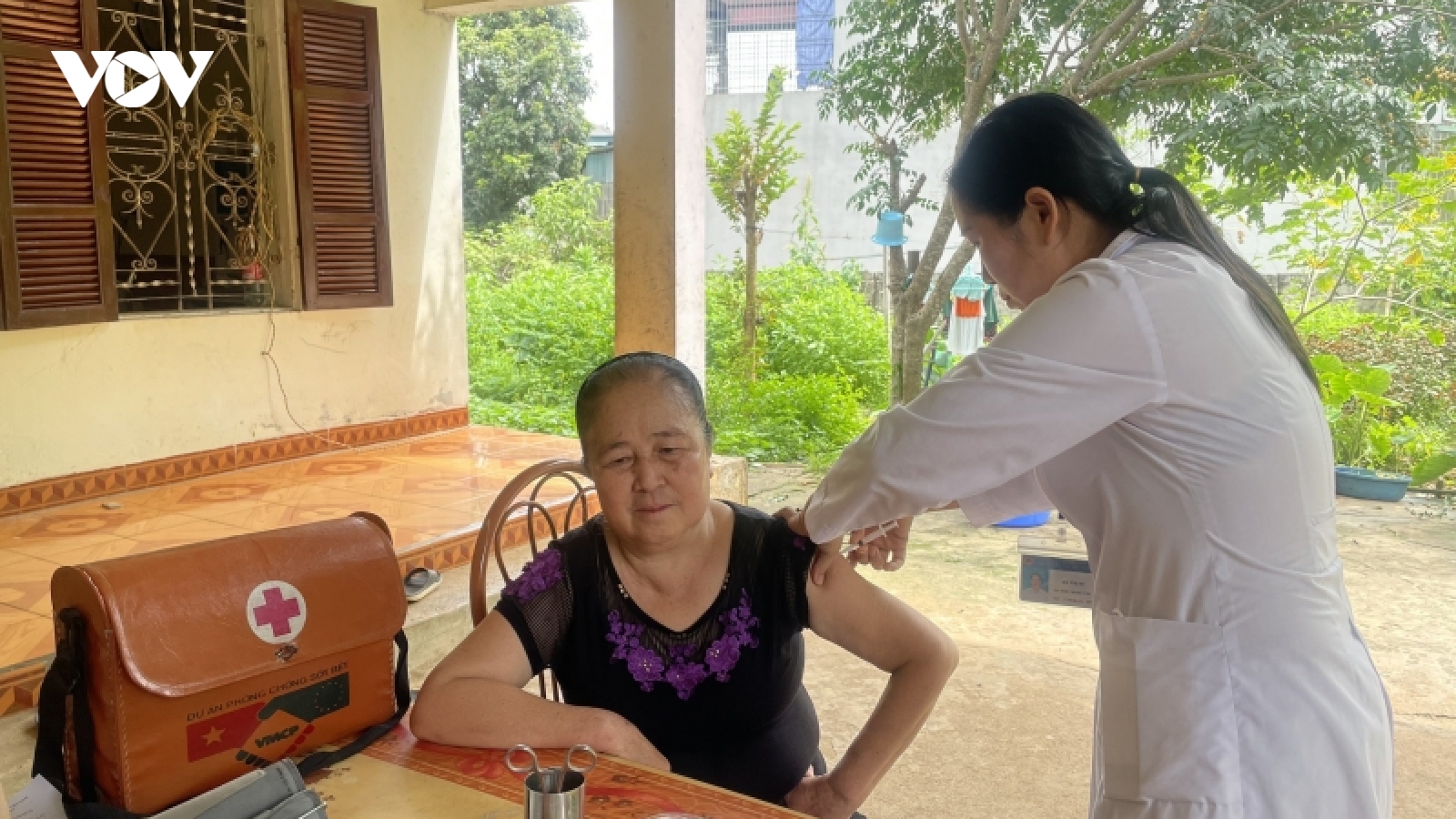 Giải pháp nào đảm bảo tiến độ tiêm vaccine phòng Covid-19 ở miền núi?